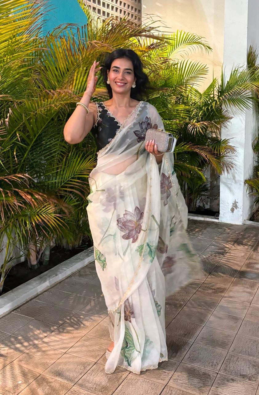 Women's Exquisite Lavender & White Organza Saree with Hand-Painted Lotus Floral Motifs & Gold Embellished Border – Complete with Matching Printed Blouse for Festive & Special Occasions – Design 1 - Image 11
